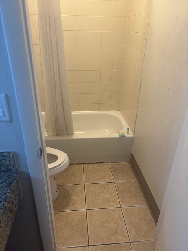 Building Photo - Bianca Arias HP0139