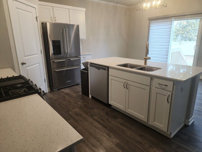 Building Photo - 2521 NW Woodbury Dr