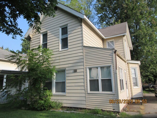 Building Photo - 724 Walnut Street