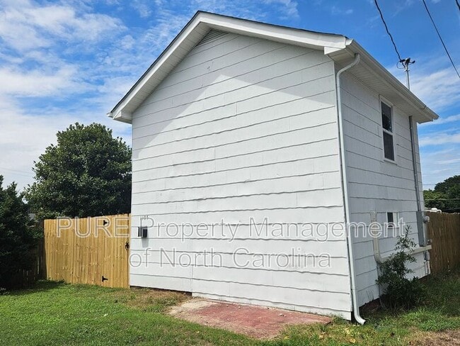 Building Photo - 1105 Jackson St