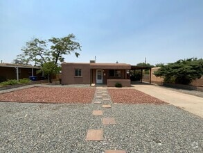 Building Photo - 2721 Aliso Dr NE