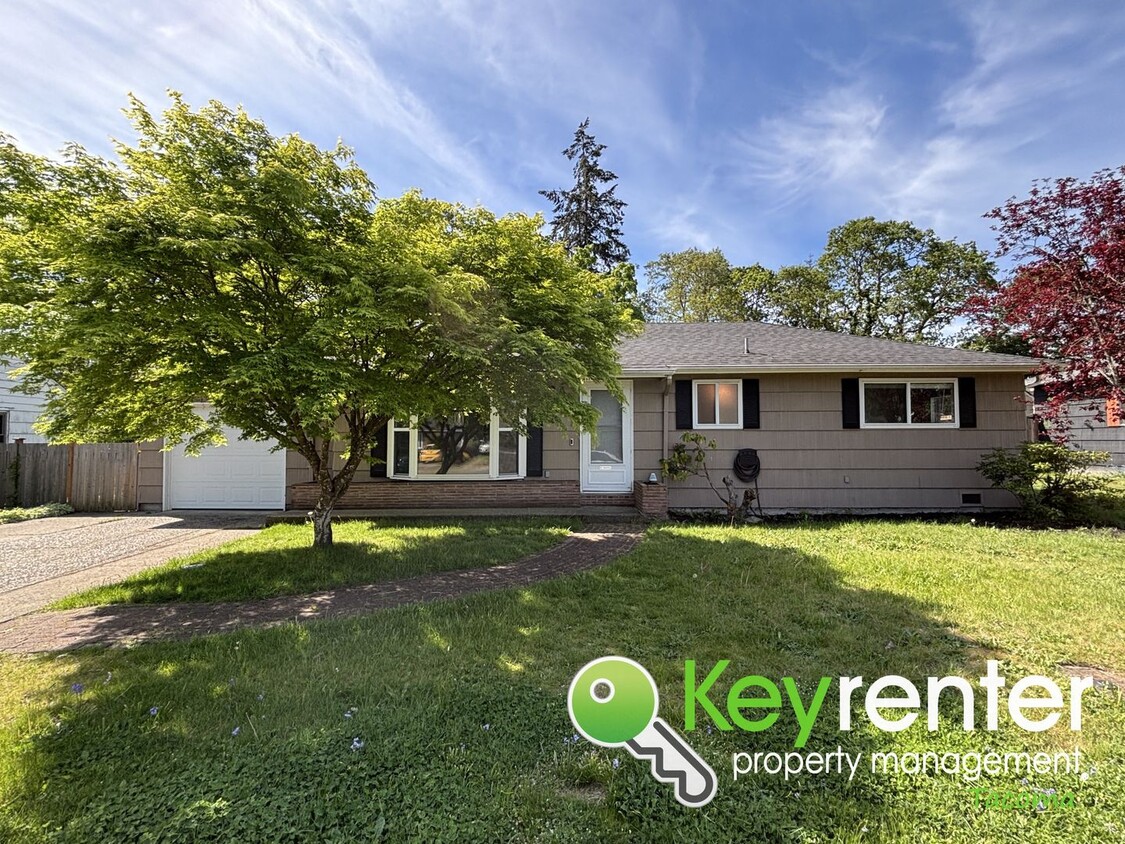 Primary Photo - Gorgeous 3 Bed 1 Bath Home in Lakewood, WA!