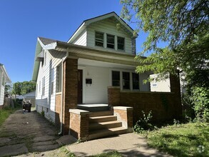 Building Photo - 502 E McClure Ave