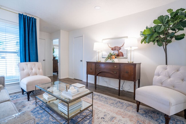 Building Photo - 5461 Anita St