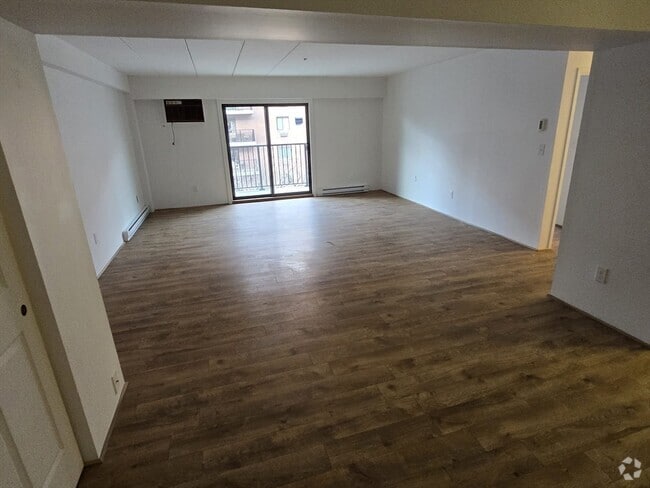 Building Photo - 125 Pleasant St