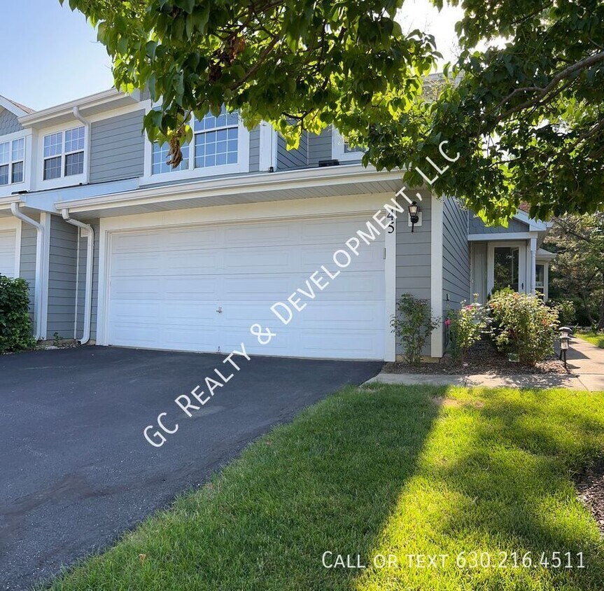 Foto principal - ***END UNIT TOWNHOME / 3 BDRM - 2.5 BTH / ...