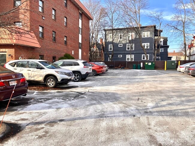 Foto del edificio - 8 Nahant Pl