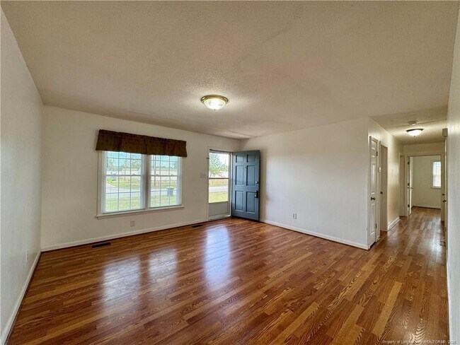 Foto del edificio - 703 Odell Rd