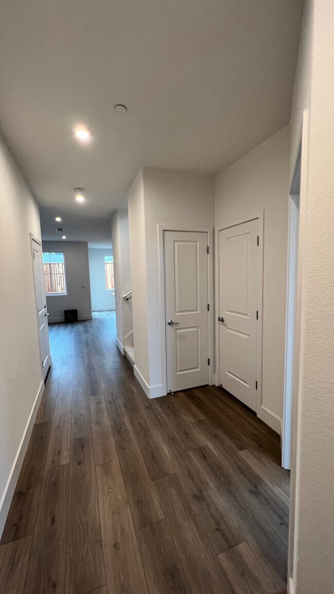 Foto del edificio - 616 Whisper Ln