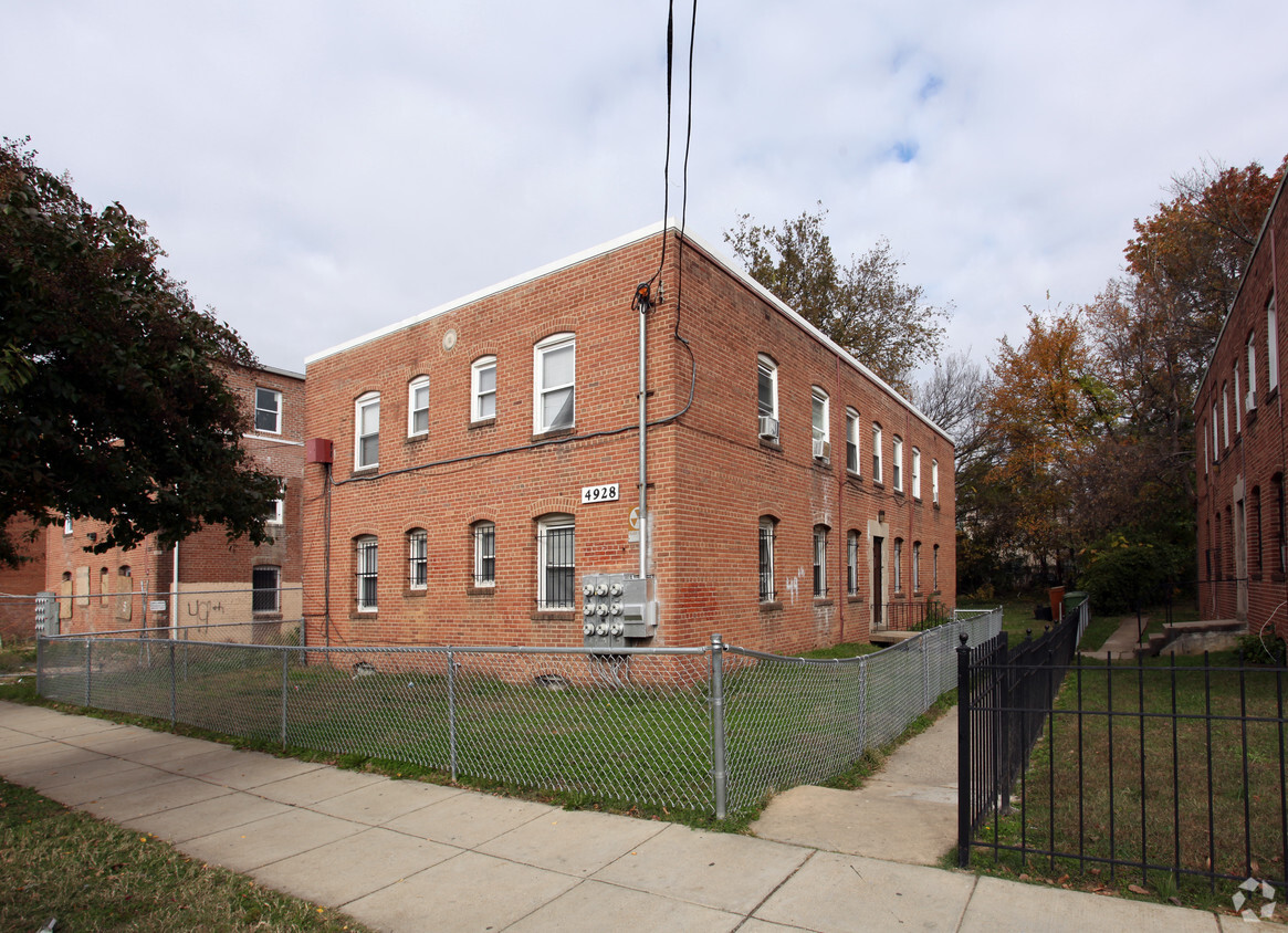 Primary Photo - 4928 Nash St NE