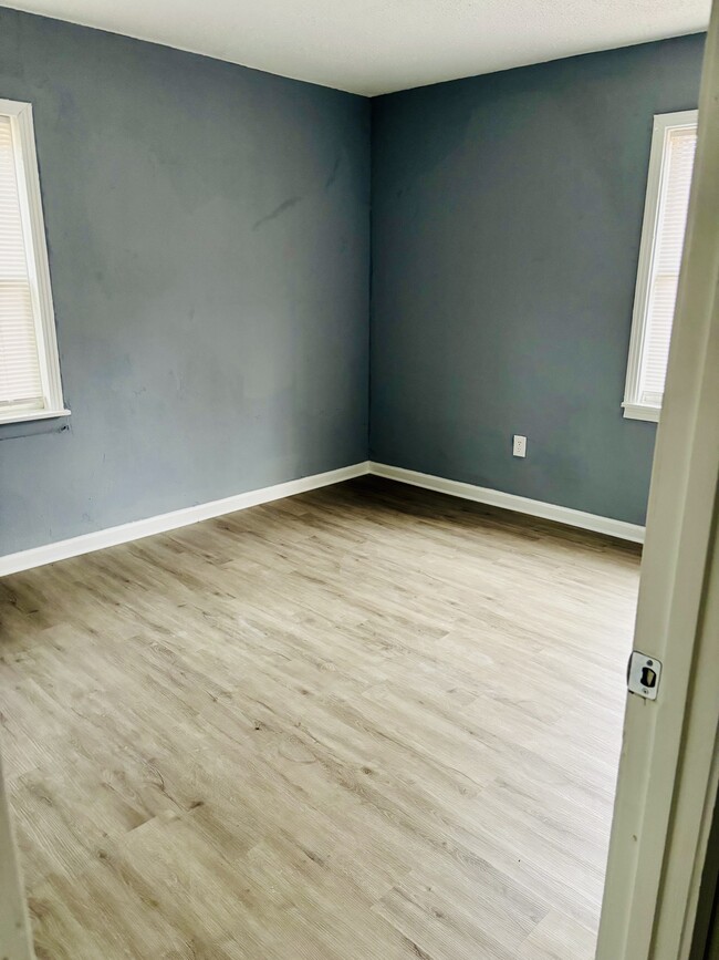 Building Photo - 1014 N Monroe Ave