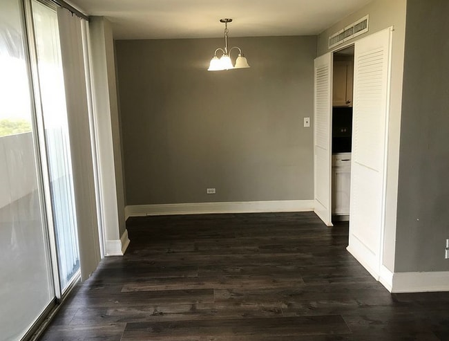 Building Photo - 7039 San Pedro Ave