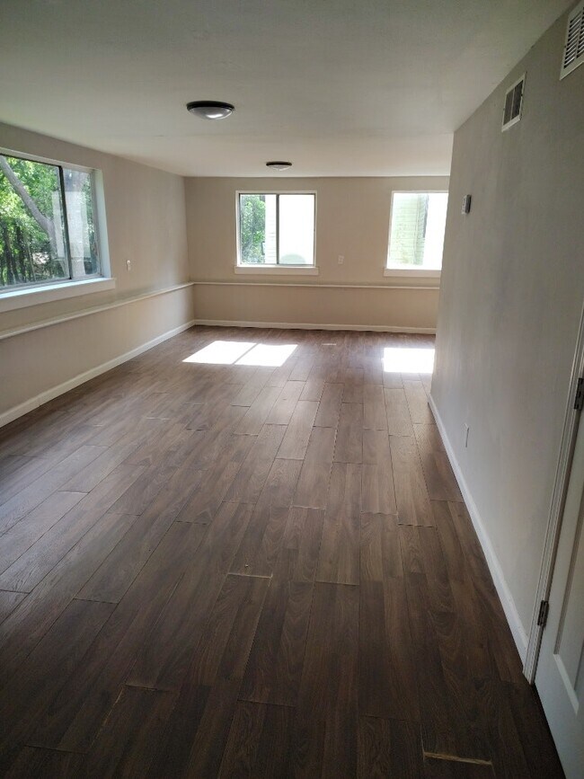 Foto del edificio - 554 Launcelot Rd