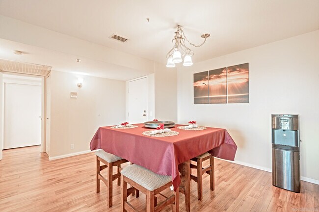 Building Photo - 5985 Dandridge Ln