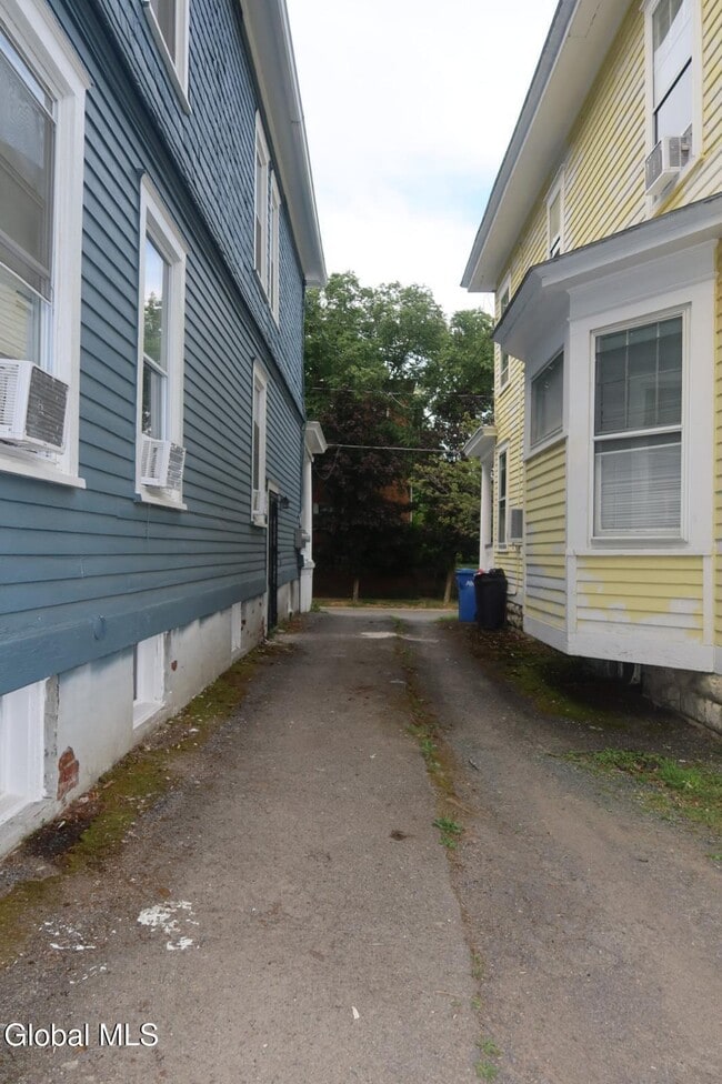 Building Photo - 888 Lancaster St