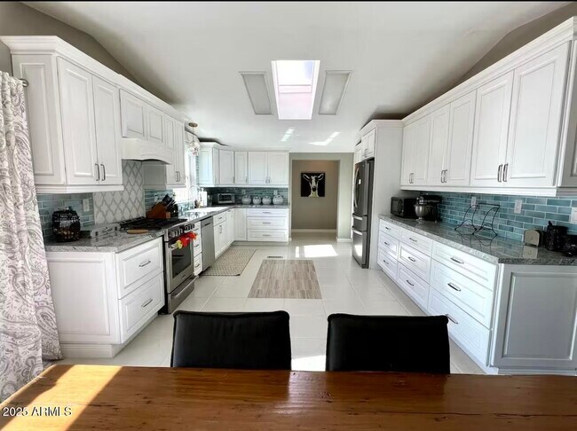 Foto del edificio - 5824 E Montgomery Rd