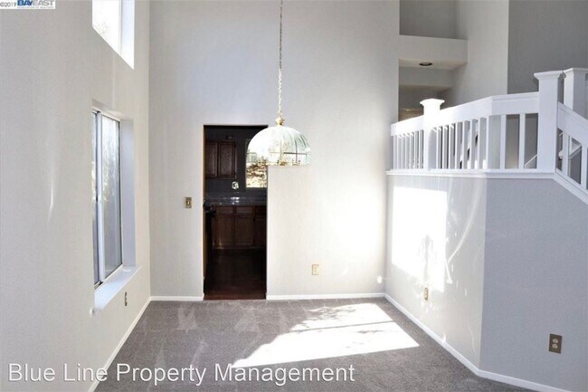 Building Photo - 4 br, 3 bath House - 5132 Pioneer Way