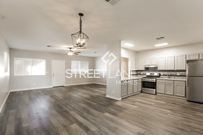 Foto del edificio - REDUCED PRICE!