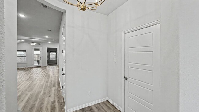 Foto del edificio - 16617 Hidden Cove Dr