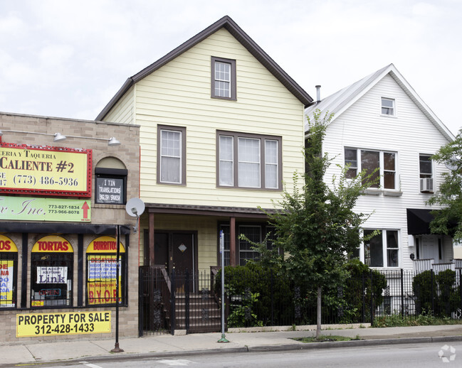 Building Photo - 2552 W Armitage Ave