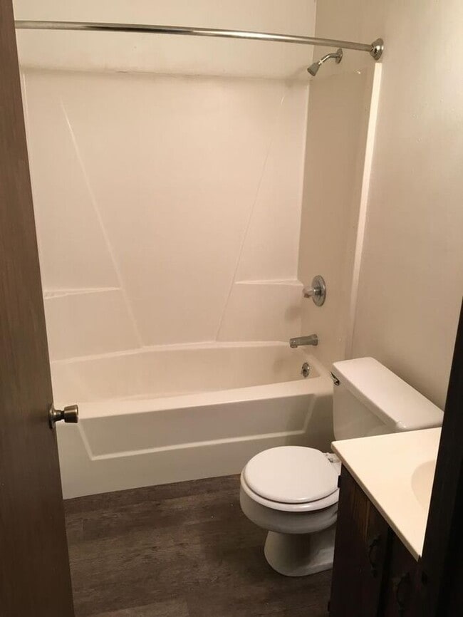 Building Photo - $925 | 2 Bedroom, 1 Bathroom Apartment | P...