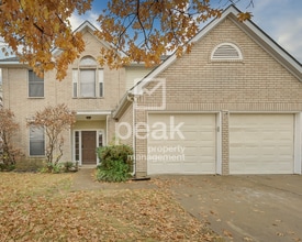 Building Photo - 817 Lionel Way