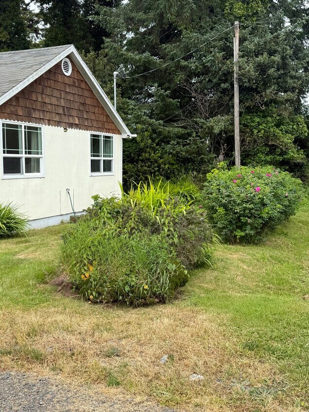 Building Photo - Charming County Home