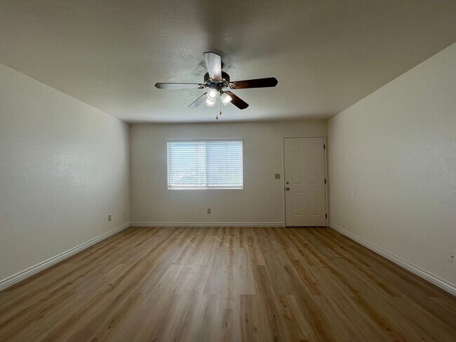 Foto del edificio - 1125 Cherry Ln