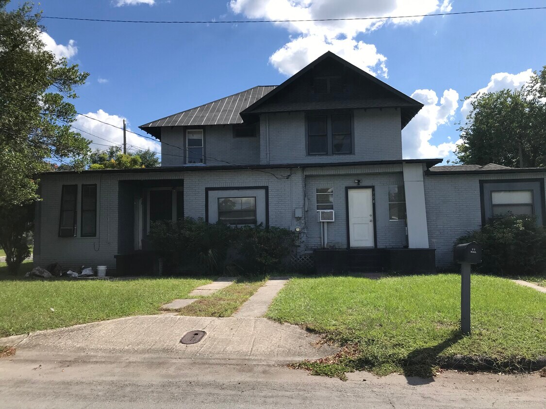 Primary Photo - 704 W Magnolia St