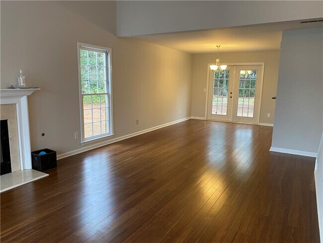Building Photo - 3370 Glenrose Point