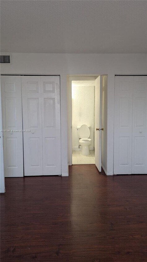 Foto principal - 1251 NE 108th St