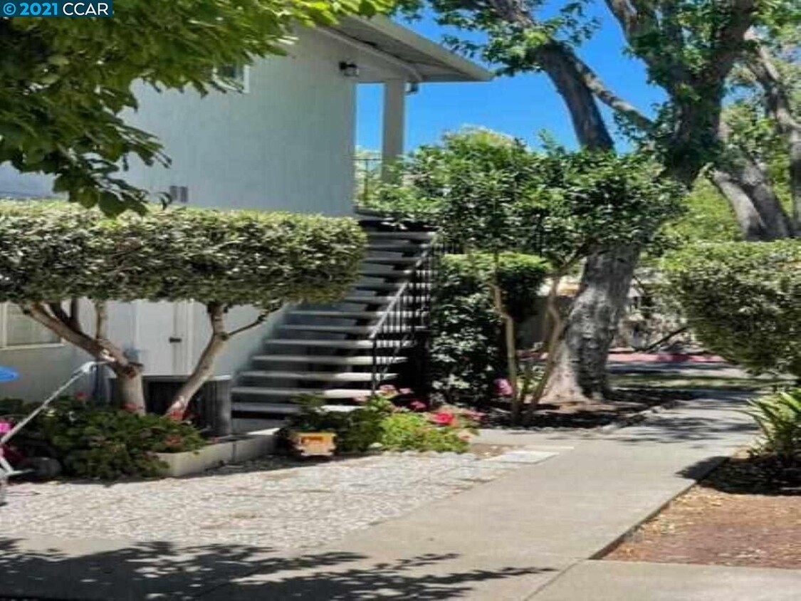 Primary Photo - 1423 Del Rio Cir
