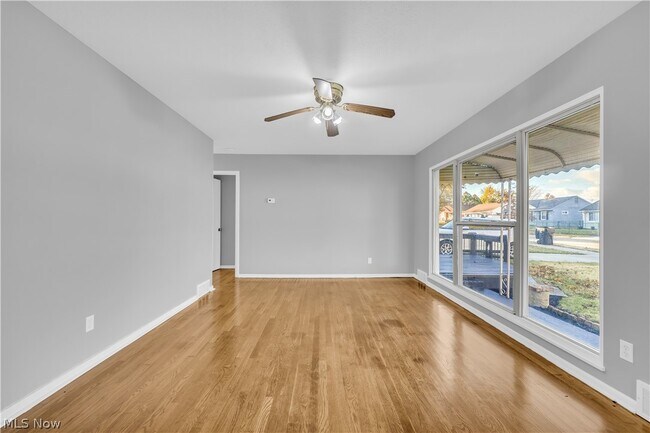 Foto del edificio - 13813 Leroy Ave