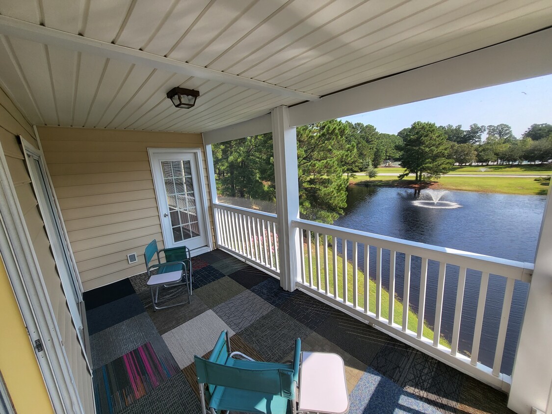 Lanai overlooking pond - 4910 Windsor Green Way