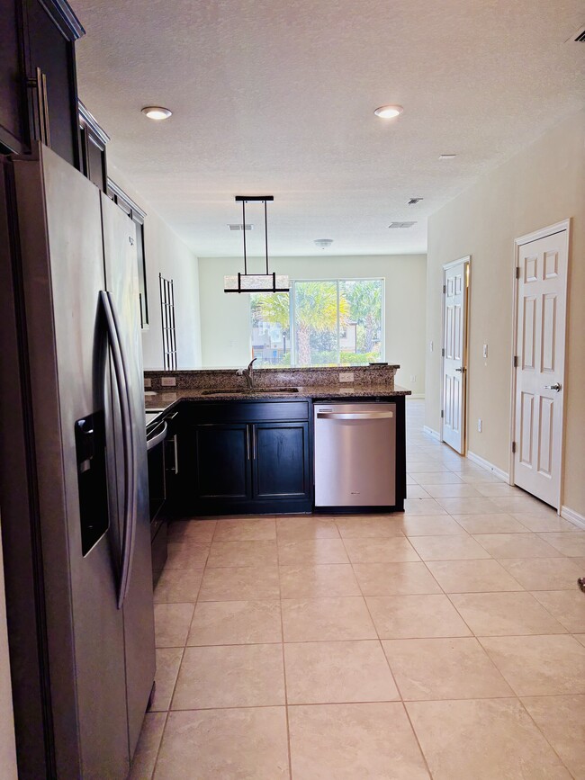 Kitchen - 5017 Blue Latan Ln