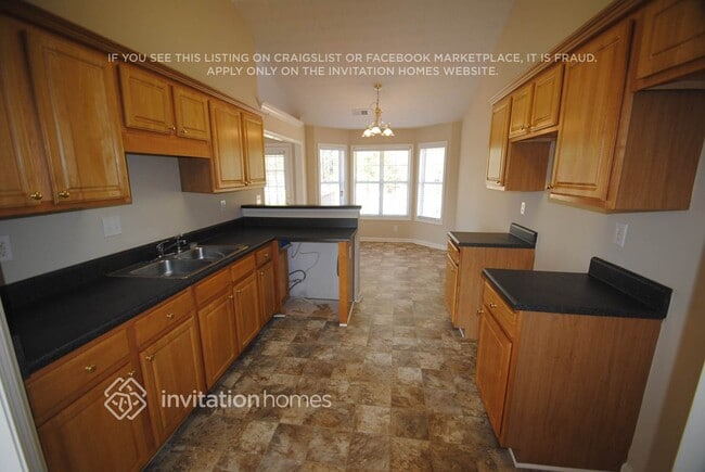 Foto del edificio - 895 Lewis Ridge Cir
