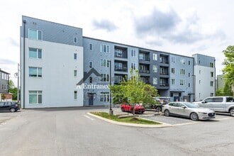Building Photo - 1041 E Trinity Ln