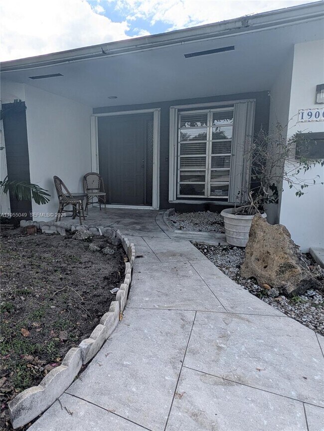 Foto del edificio - 1900 NE 186th St