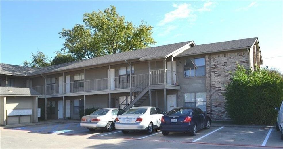Primary Photo - 2526 W Prairie St
