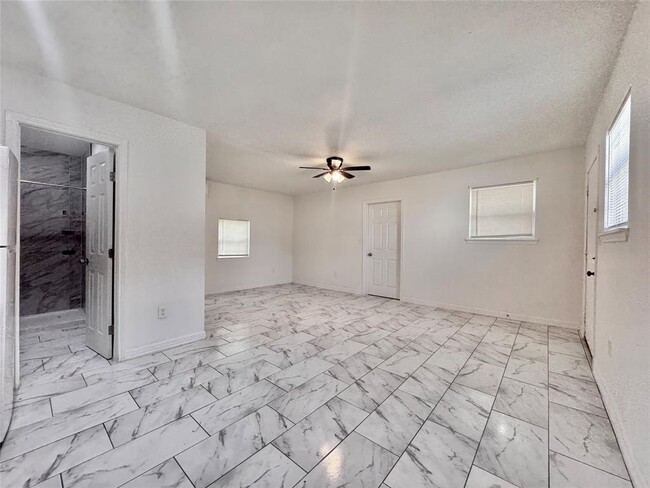Building Photo - 928 John Alber Rd