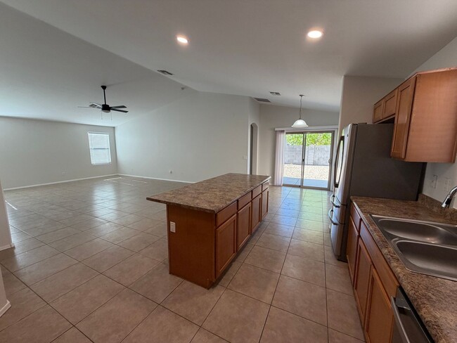 Building Photo - 13925 W Mauna Loa Ln