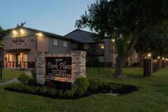 Building Photo - Park Place