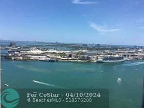 Foto del edificio - 335 S Biscayne Blvd