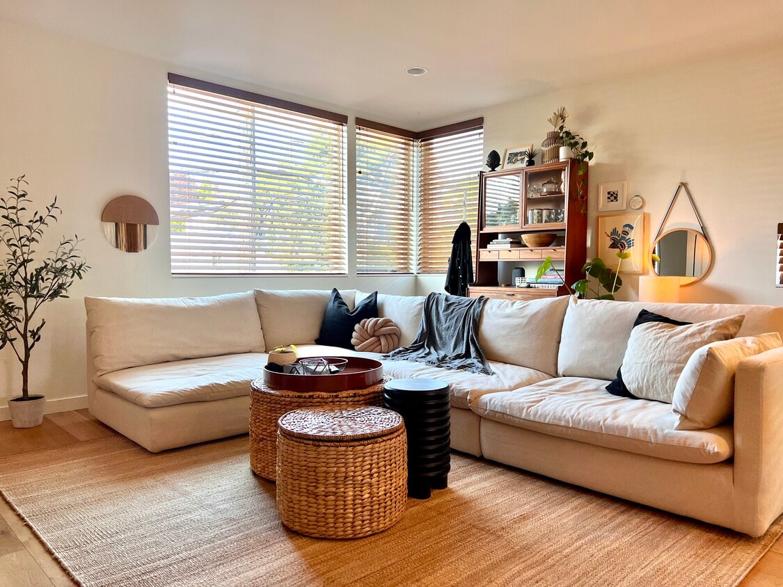 living room - 1211 S Atlantic St