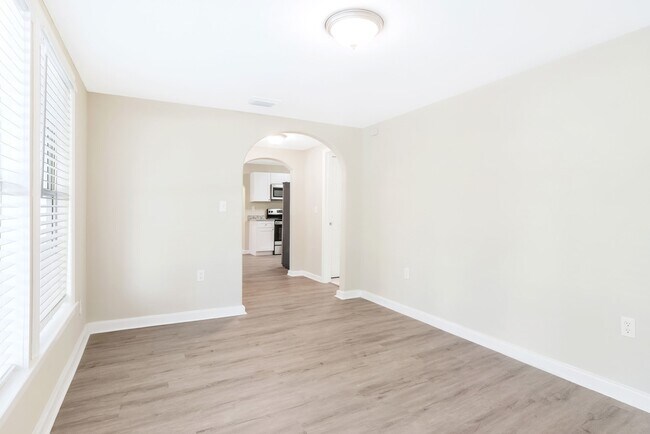 Foto del edificio - 2517 Greenleaf Dr