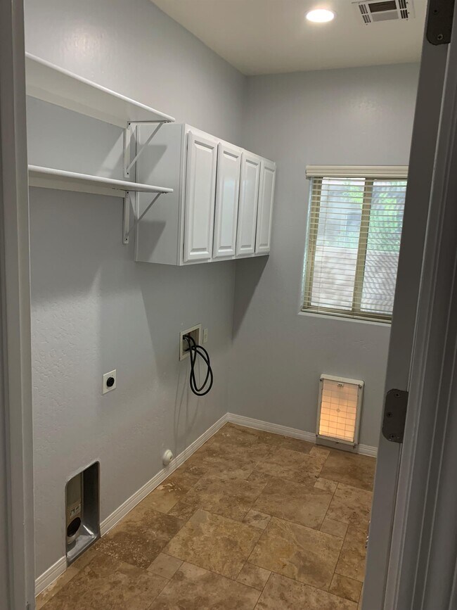 Foto del edificio - 11331 E Fairbrook St