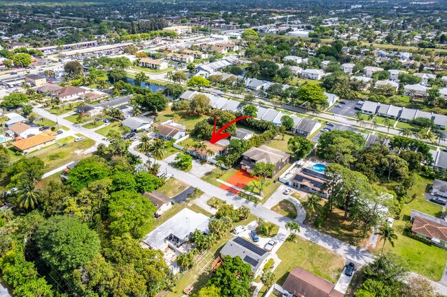Foto del edificio - 6130 Edwards Rd