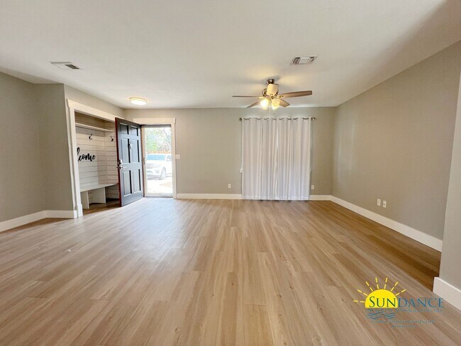 Building Photo - Renovated 3 Bedroom Home in Mary Esther!