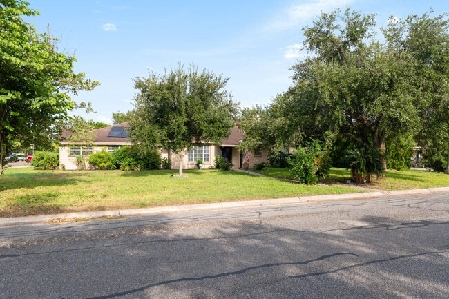 Foto del edificio - 1635 Sam Houston Dr