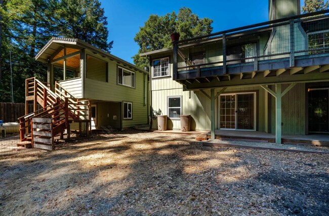 Building Photo - 475 Riverview Dr